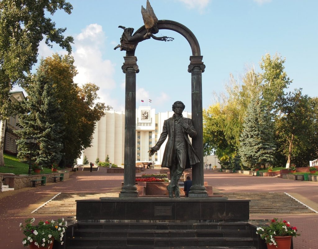 Памятник Пушкину в Саранске в парке Пушкина