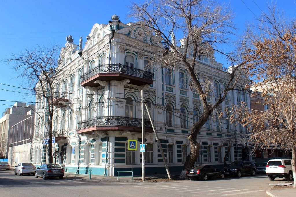 Фото домов астрахань. Особняк Губина Астрахань. Дом купца Губина Астрахань. Дворец пионеров Астрахань. Дом купца Сапожникова Астрахань.